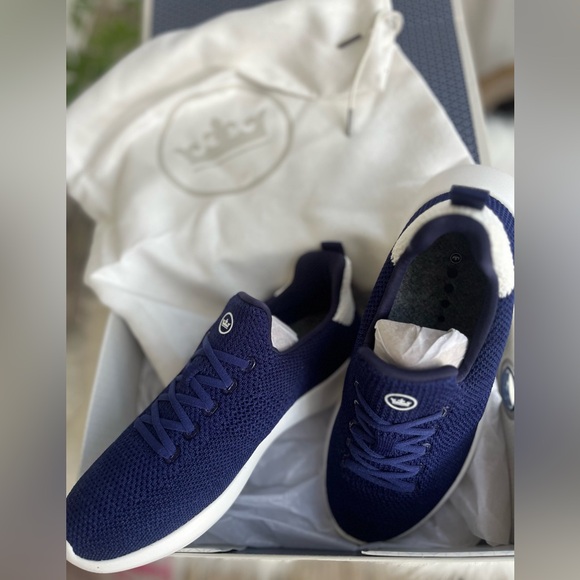 Peter Millar NIB Ladies Hyperlight Glide Pacer Sneakers, 7.5, Navy, Luxury Shoe - Picture 1 of 12